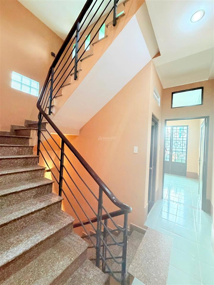 Mặt tiền 5 tầng số 7 hồng lạc, dt 4x16m, ngay chợ tân bình, giảm mạnh 2 tỷ chỉ 11,3 tỷ