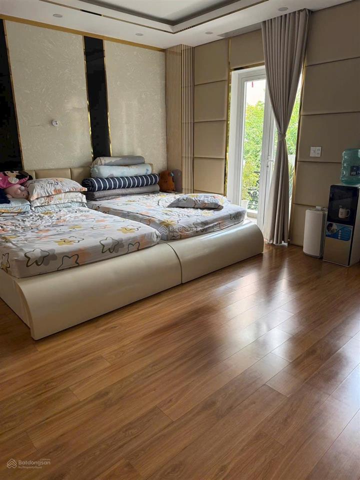 Cho thuê cặp mặt tiền bàu cát 6, dt 8x18m, 3 tầng, giá 40tr/th. giá tốt