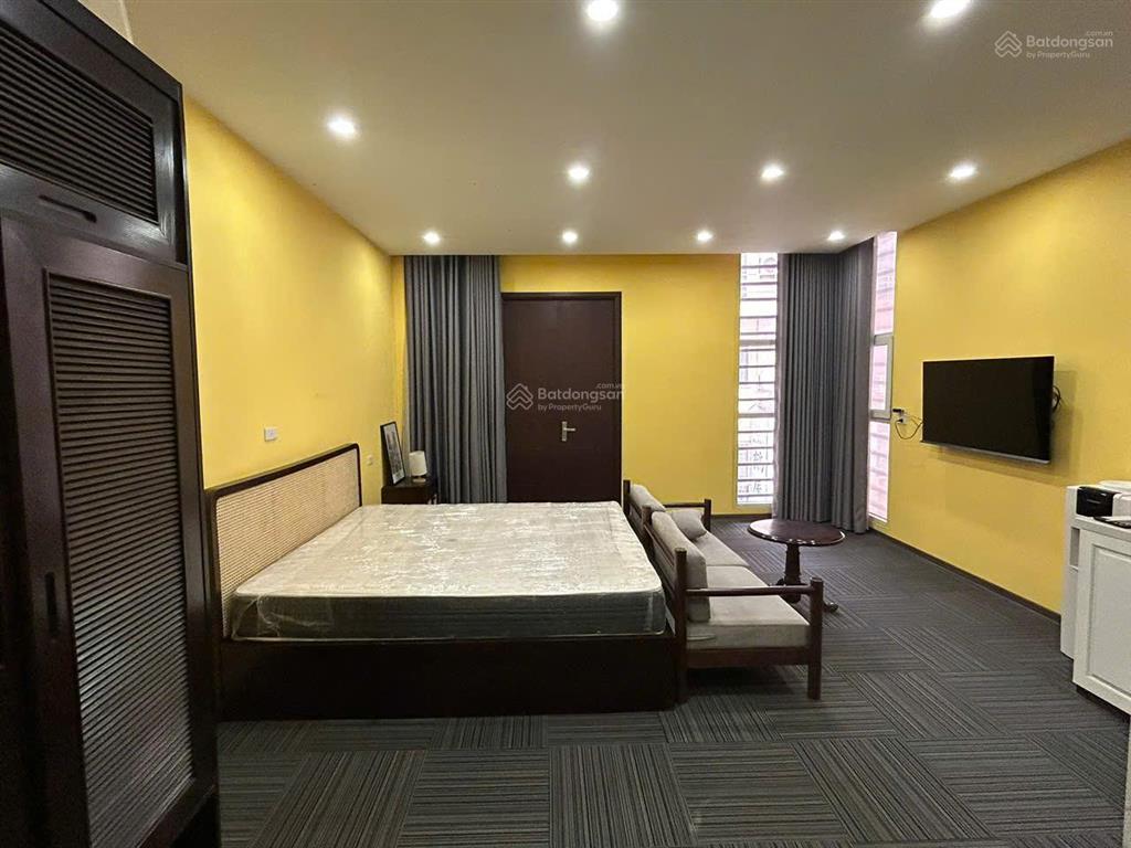 Chính chủ cho thuê studio full đồ, tiện nghi ở mặt phố linh lang, cống vị, ba đình 35m3