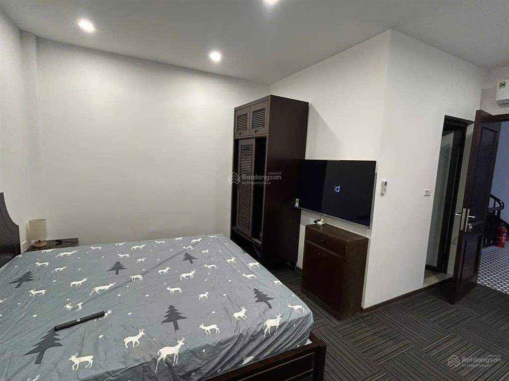 Chính chủ cho thuê studio full đồ, tiện nghi ở mặt phố linh lang, cống vị, ba đình 35m3