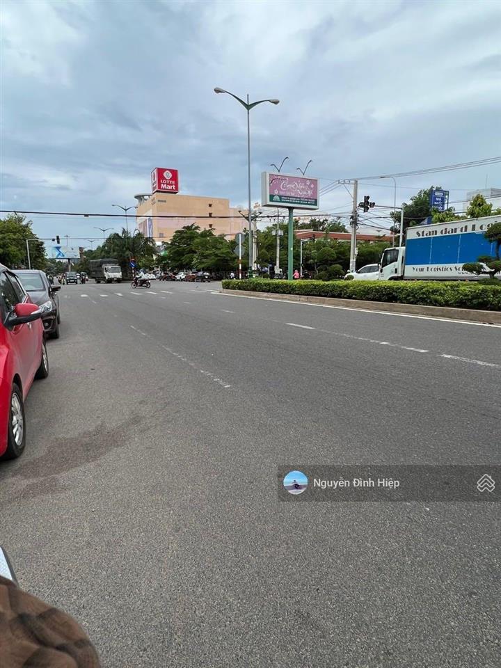 Bán 100m2 mặt tiền tôn đức thắng, trung tâm thành phố phan thiết