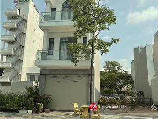 Bán nhà 100m2 a6 view biển công viên ocean dunes phan thiết 1 trệt 2 lầu