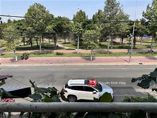 Bán nhà 100m2 đường trương hán siêu đối diện công viên võ văn kiệt giá cực tốt