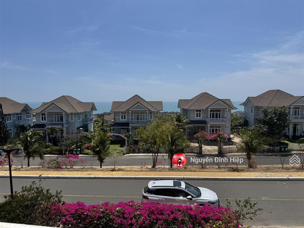 Bán biệt thự sea links mũi né dãy pe, view biển sân golf cạnh lâu đài rượu vang