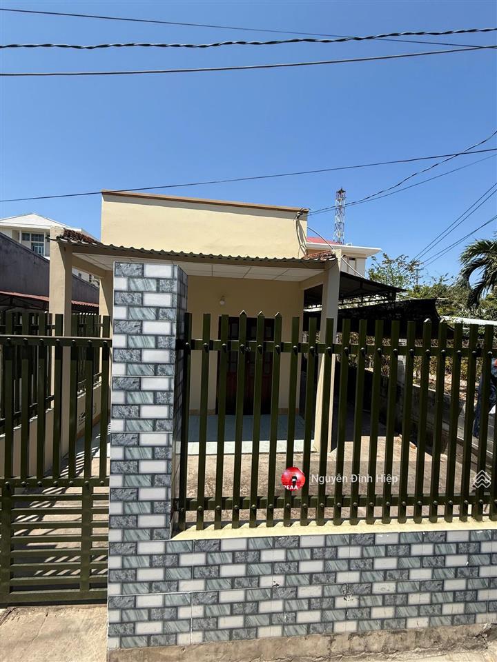 Giảm 50% bán nhà 74m đường nguyễn tất thành ngay siêu thị coop mart phan thiết