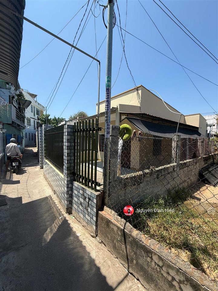 Giảm 50% bán nhà 74m đường nguyễn tất thành ngay siêu thị coop mart phan thiết