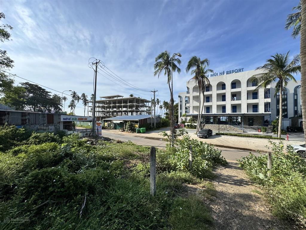 Bán 215m2 có thổ cư view biển mặt tiền huỳnh thúc kháng, mũi né