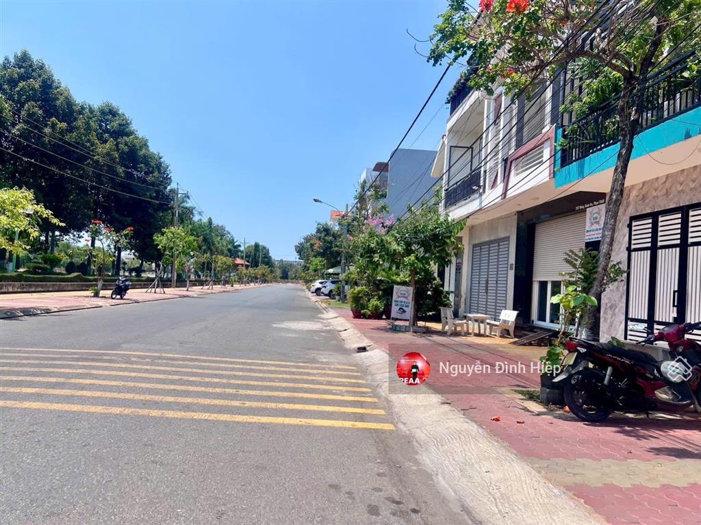 Bán 100m2 mặt tiền nguyễn bình, xuân an trung tâm phan thiết đối diện công viên