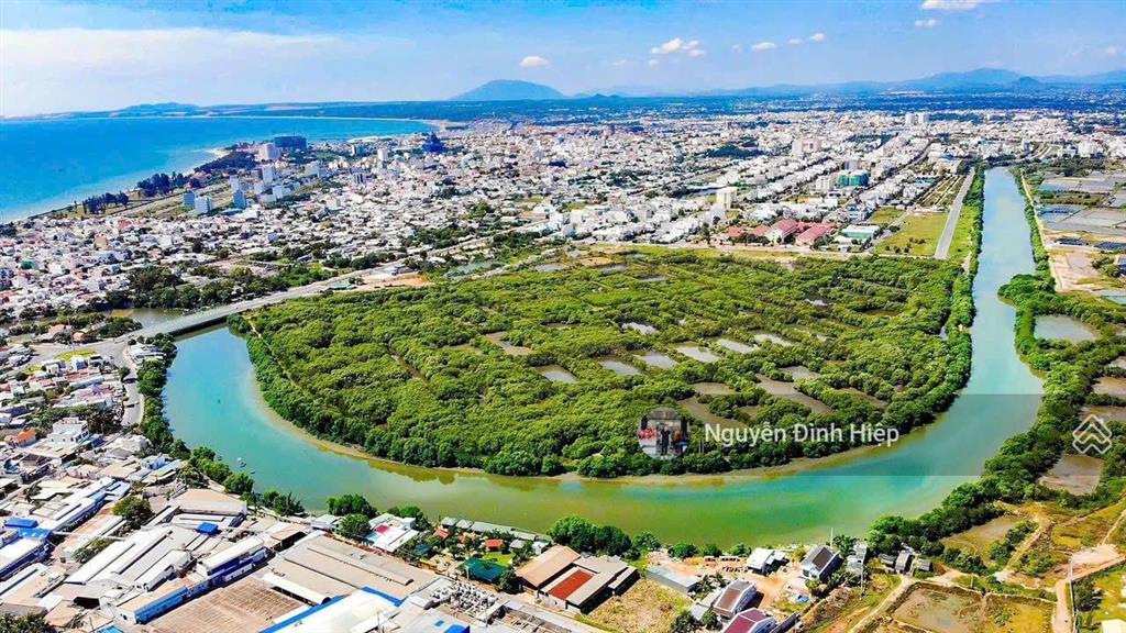 Bán 353m lô góc mặt tiền võ văn kiệt đối diện công viên hùng vương giá tốt