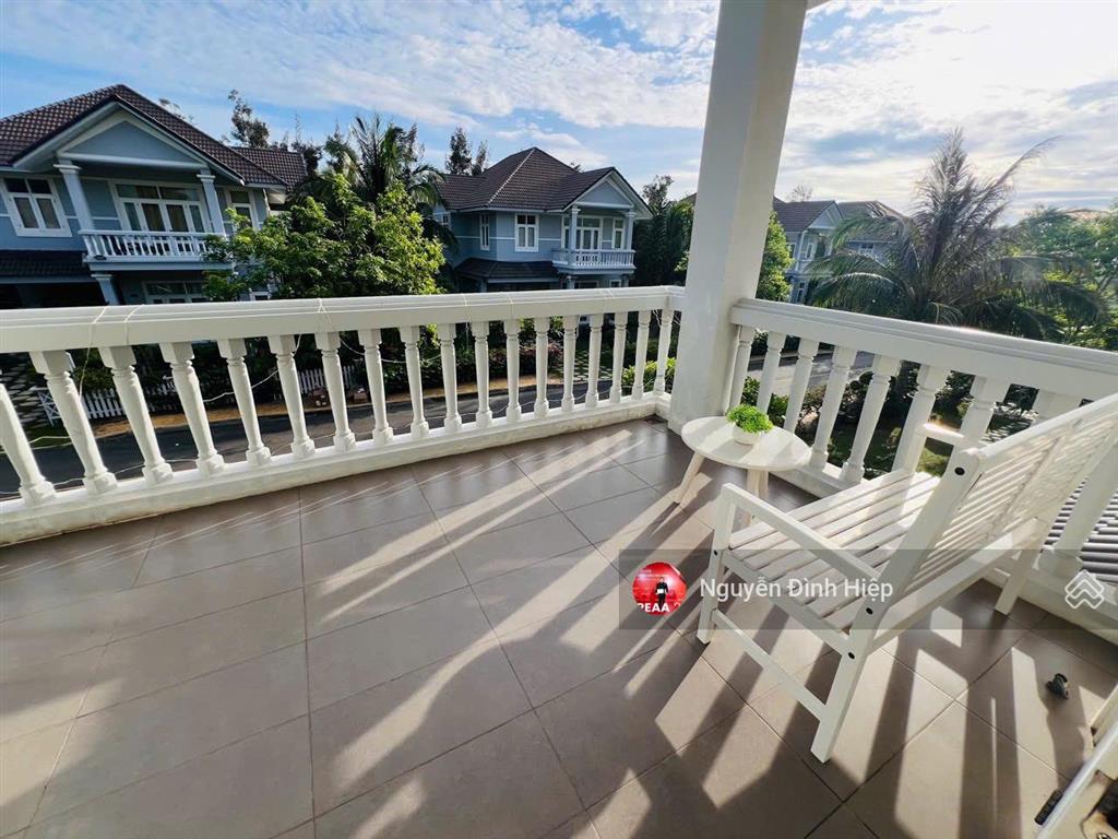 Bán biệt thự sea links mũi né dãy r view biển kế lâu đài rượu vang, sân golf