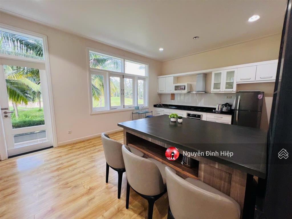 Bán biệt thự sea links mũi né dãy r view biển kế lâu đài rượu vang, sân golf
