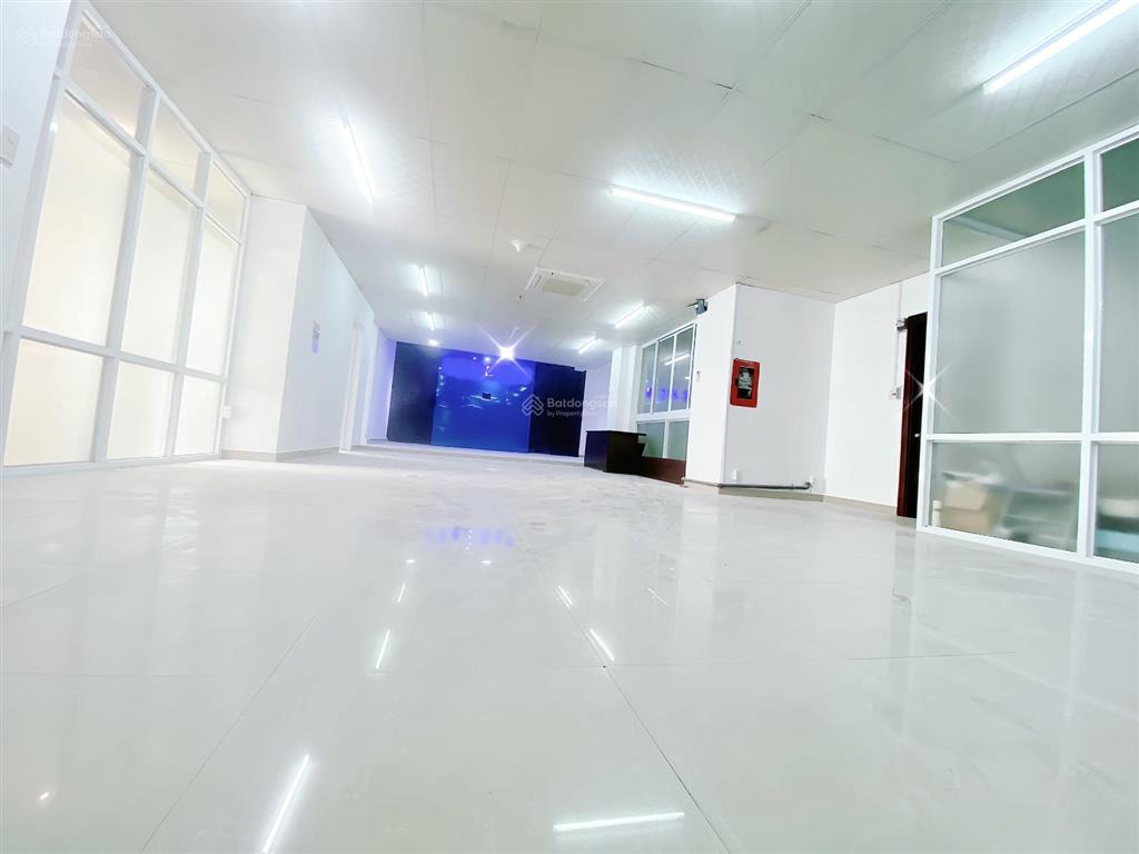 Cho thuê văn phòng diện tích lớn tới 350 m2 (linh hoạt chia nhỏ)