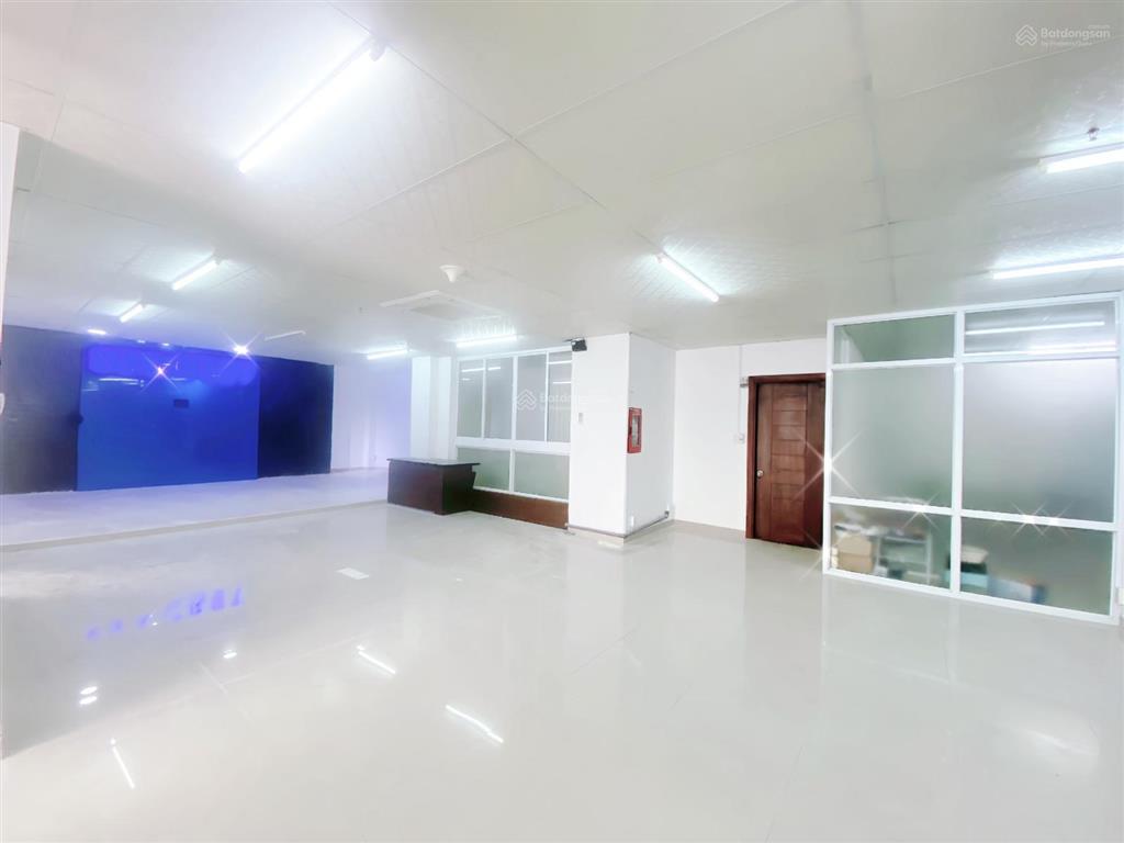 Cho thuê văn phòng diện tích lớn tới 350 m2 (linh hoạt chia nhỏ)