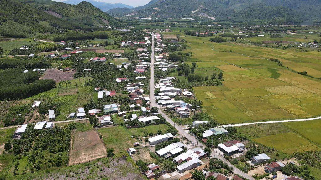 bán 2.000m2 đất view đẹp làm nhà vườn gần chợ trường Diên Tân giá 750k/m2