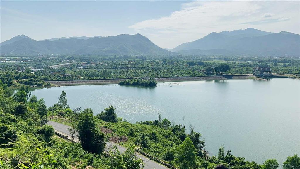 Bán 1,8 hecta hồ suối dầu, đầu đường lên hòn bà, cách biển nha trang chỉ 25p  0788 558 ***