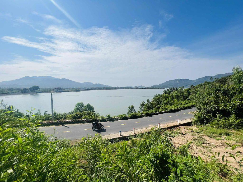 bán đất view Hồ giá rẻ đường nhựa 18.000m2 làm nhà vườn, homestay đầu đường lên Hòn Bà