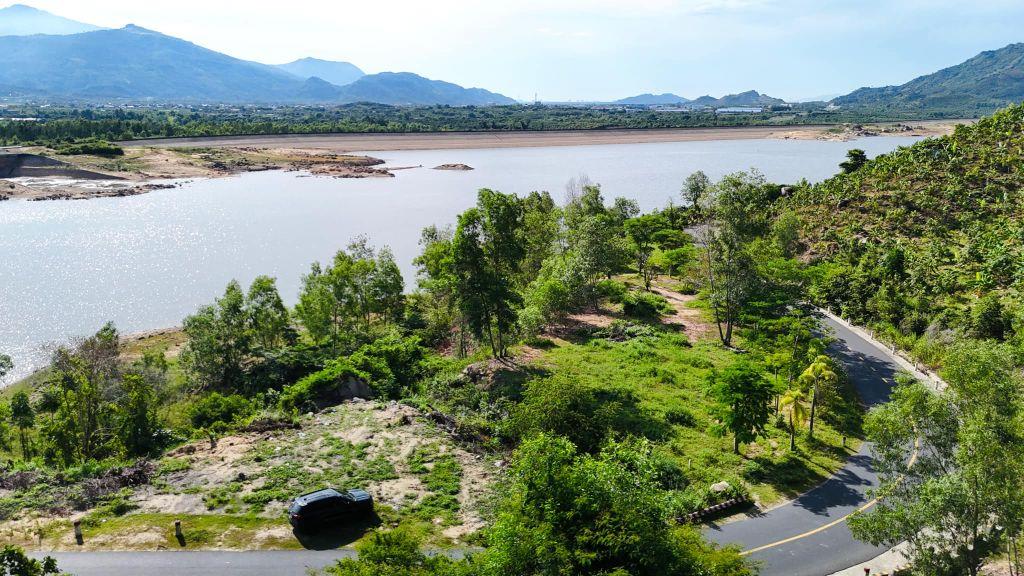 bán đất đường nhựa 1,8 hecta view toàn cảnh Hồ Suối Dầu, gần phố biển Nha Trang