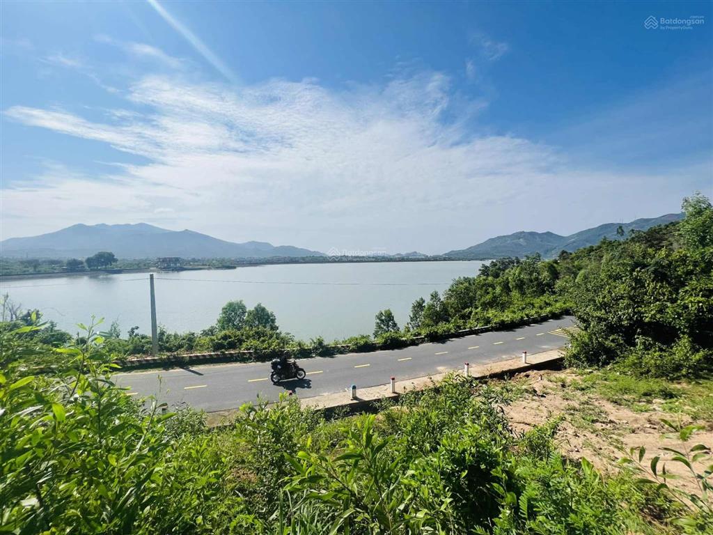 Bán 1,8 hecta đất view toàn cảnh hồ suối dầu, đường nhựa giá chỉ 305k/m2, gần tp biển nha trang