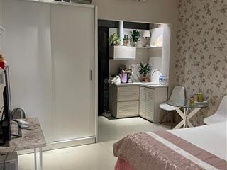 Cho thuê nhà ngay hồ tây sạch sẽ và đường ô tô to, giá tốt