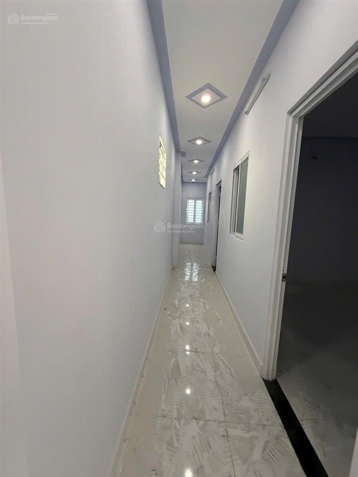 Gấp  hxh gò dầu  90m2 (5x18m)  2 tầng  3pn 2wc  1km ra aeon  chủ xây ở  nhà thật
