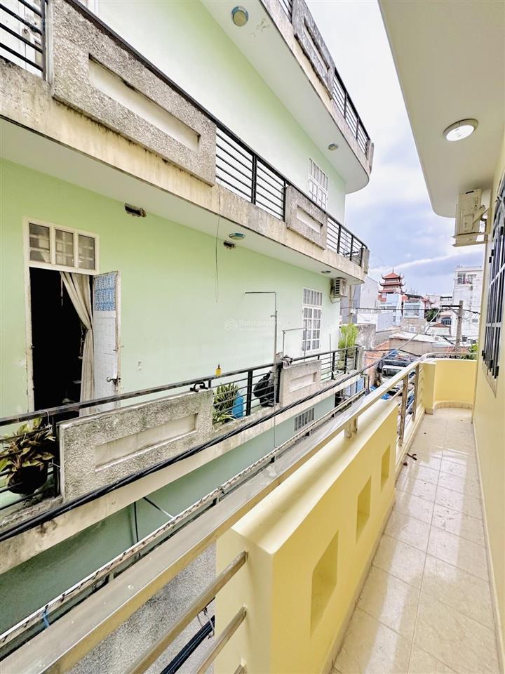 Hxh 8m thạch lam  p. phú thạnh  82m²(4x20,5)  công nhận đủ  4 tầng btct  4pn 4wc  3 mặt hẻm