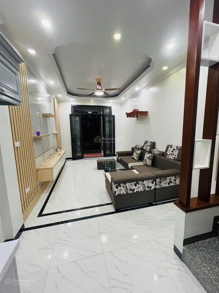Duy nhất một căn nhà 4,5 tầng ngay trục chính tổ 15 yên nghĩa giá 4 tỷ 300 triệu