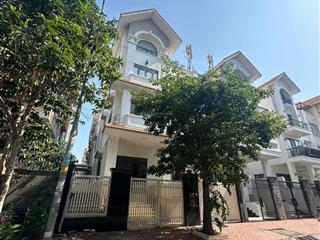 Cho thuê biệt thự 200m2 thiết kế trống sàn kdc himlam p.tân hưng quận 7