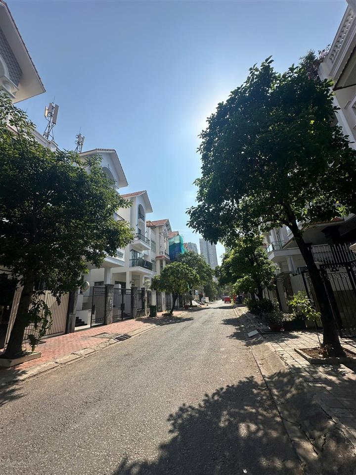 Cho thuê biệt thự 200m2 thiết kế trống sàn kdc himlam, p. tân hưng, quận 7