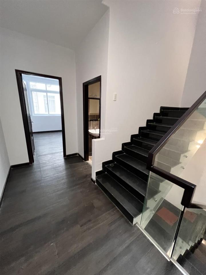 Cho thuê nhà hầm 3 lầu mặt tiền đường số 3 kdc him lam, p. tân hưng, quận 7