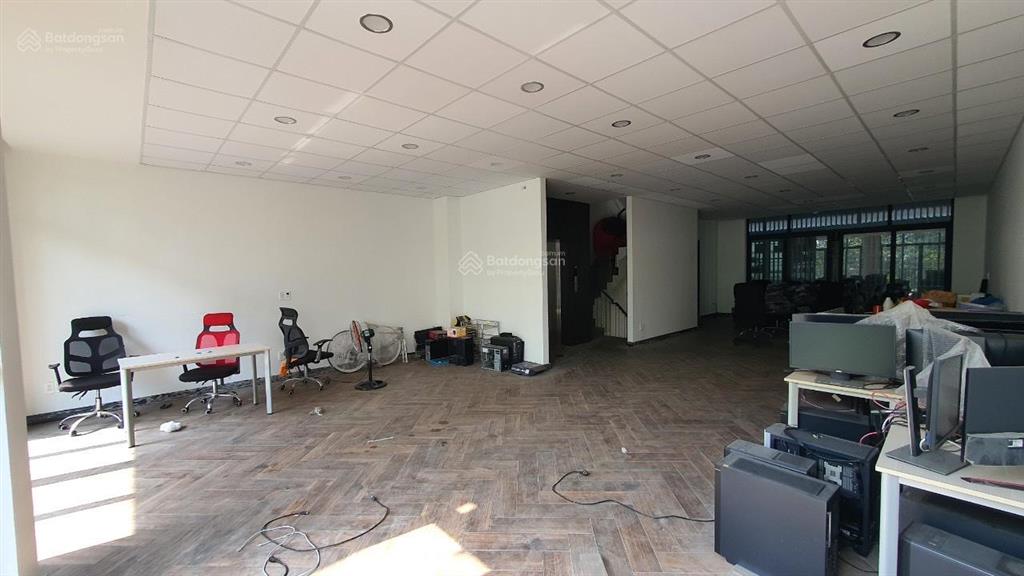 Cho thuê văn phòng mặt bằng tầng trệt 7,5x20m kdc himlam p. tân hưng q7