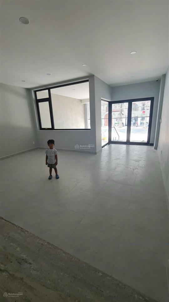 Cho thuê nhà hầm 4 lầu mặt tiền đường 65 tân quy đông p.tân phong quận 7 có thang máy
