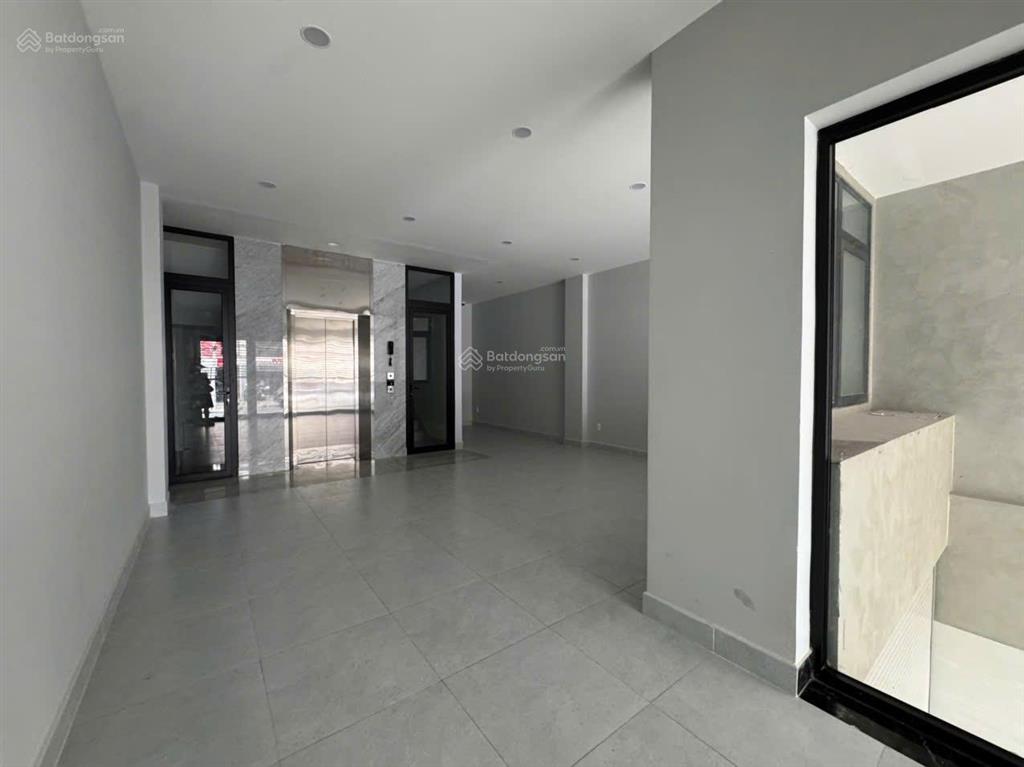 Cho thuê nhà hầm 4 lầu mặt tiền đường 65 tân quy đông p.tân phong quận 7 có thang máy