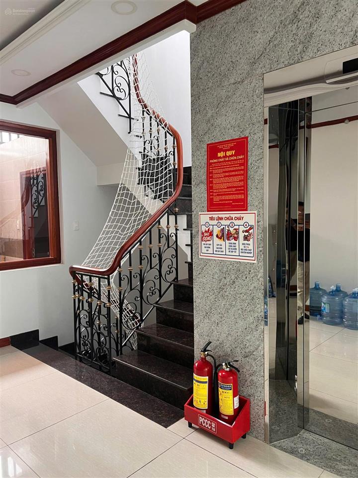 Cho thuê nhà hầm 4 lầu có thang máy mặt tiền đường d4 himlam p.tân hưng quận 7