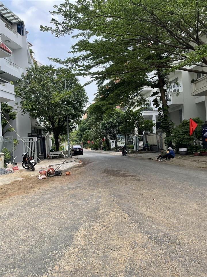Cho thuê biệt thự hầm 3 lầu full nội thất kdc him lam p. tân hưng quận 7