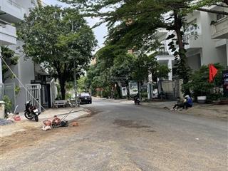 Cho thuê biệt thự hầm 3 lầu full nội thất kdc him lam p. tân hưng quận 7