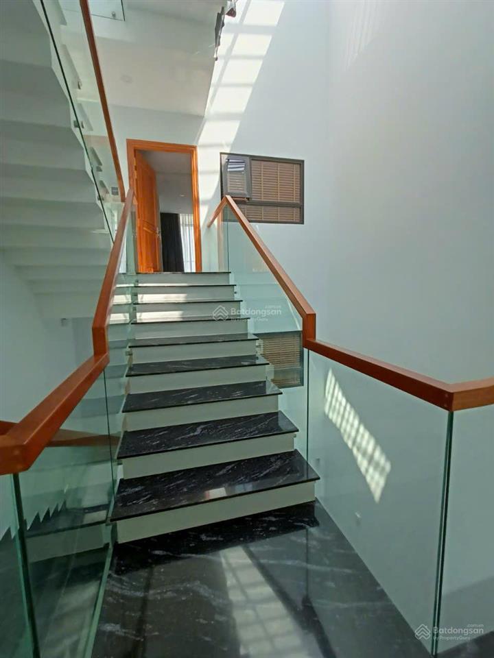 Cho thuê nhà 5x28 hẻm 3 lầu, hẻm xe hơi nguyễn thị thập, p. bình thuận, quận 7