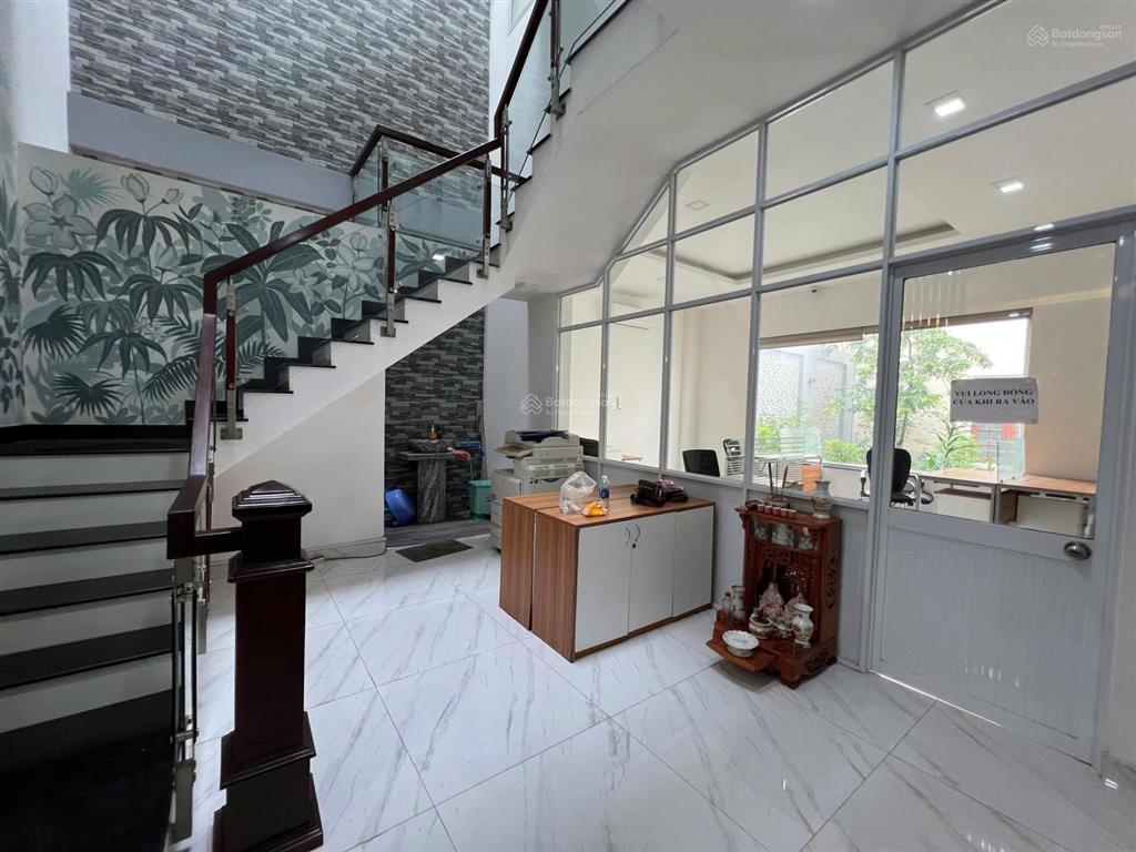 Cho thuê biệt thự full nội thất cao cấp mặt tiền đường số lâm văn bền, phường tân quy, quận 7