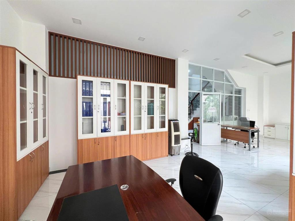 Cho thuê biệt thự full nội thất cao cấp mặt tiền đường số lâm văn bền, phường tân quy, quận 7
