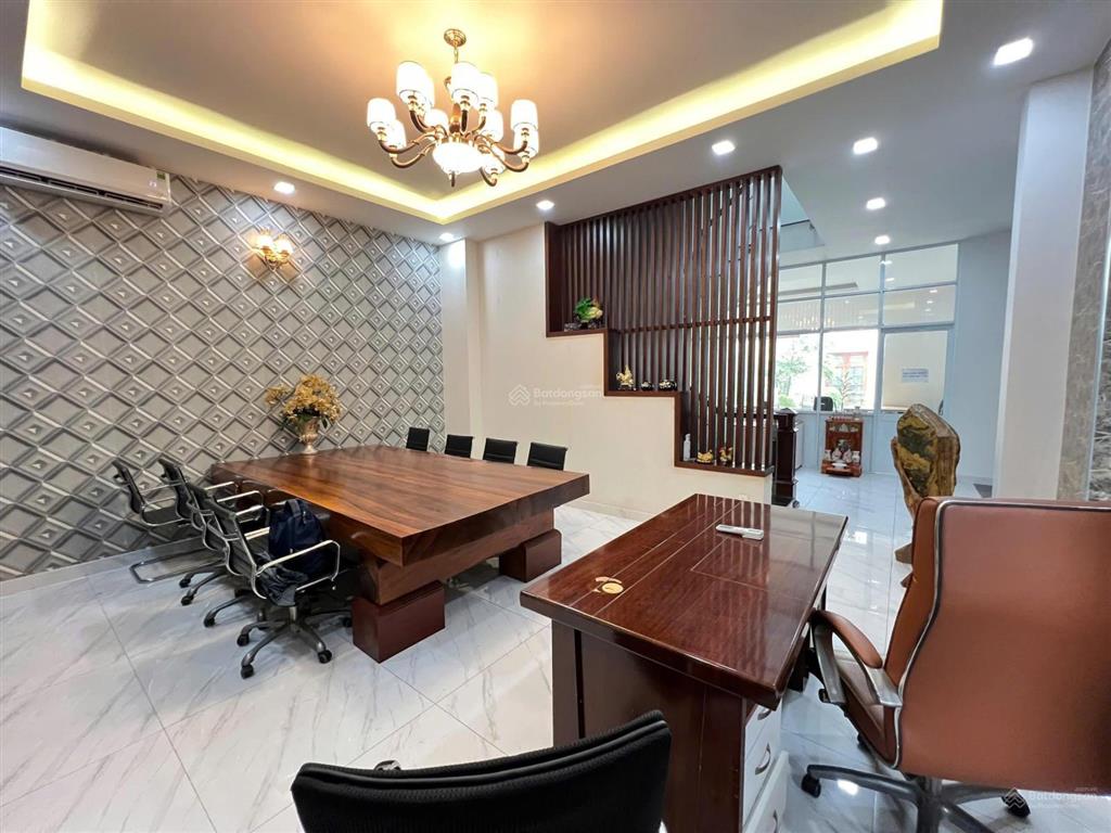 Cho thuê biệt thự full nội thất cao cấp mặt tiền đường số lâm văn bền, phường tân quy, quận 7