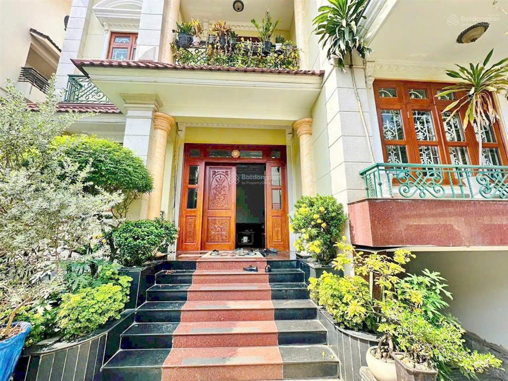 Cho thuê biệt thự hầm 3 lầu kdc tân quy đông p. tân phong quận 7