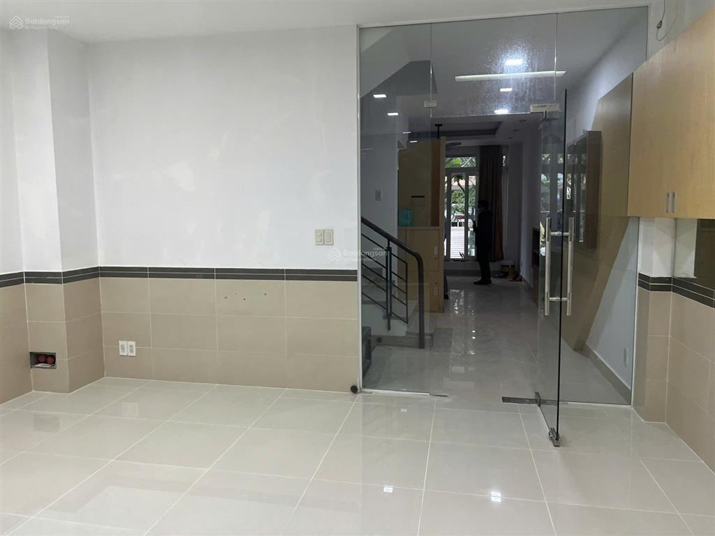 Cho thuê nhà hầm 3 lầu nội thất cơ bản kdc him lam p. tân hưng quận 7
