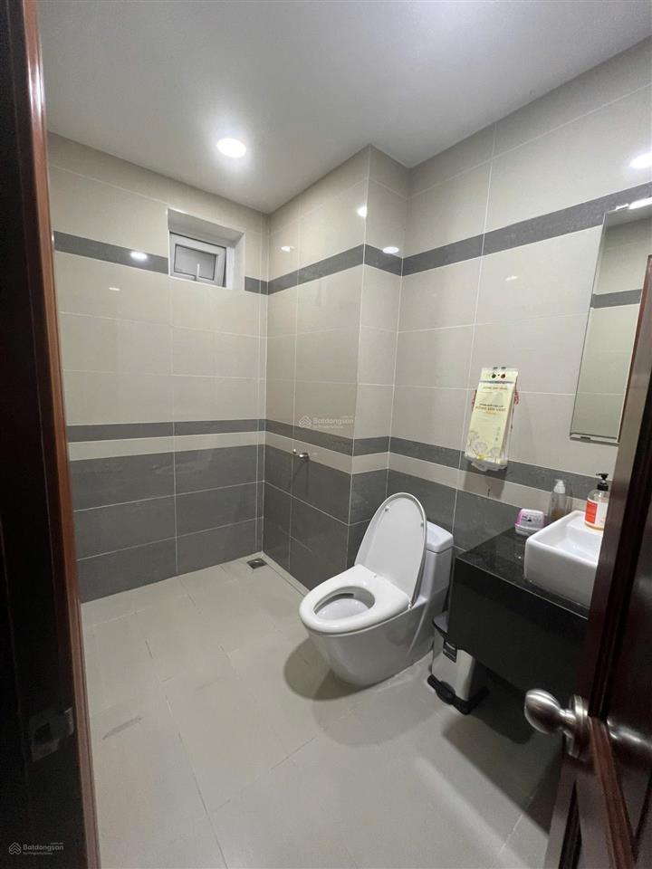 Cho thuê nhà 5 lầu mặt tiền đường d1 có thang máy kdc him lam p. tân hưng