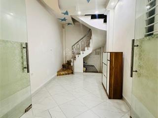 Bán nhà riêng 20m2, 5 tầng, 3 pn, hồ ba mẫu, lê duẩn, đống đa, lô góc, kinh doanh, giá tốt 4,35 tỷ