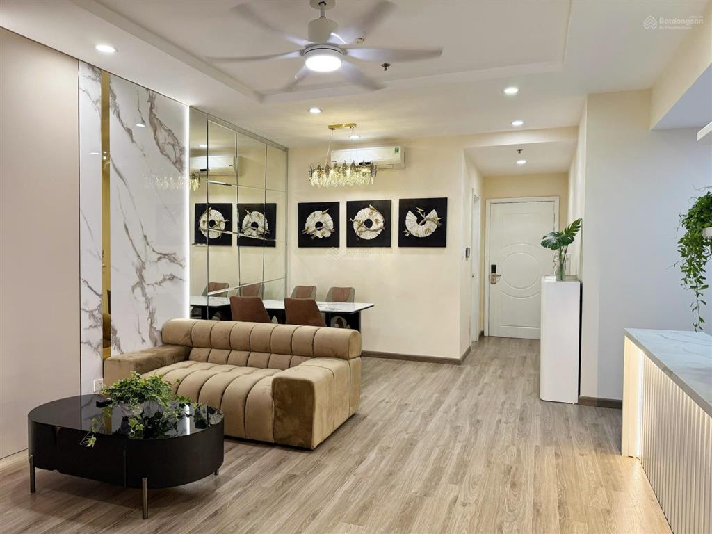 Cần bán gấp căn hộ 2pn chung cư cao cấp vinhomes nguyễn chí thanh, full nội thất nhà sạch đẹp