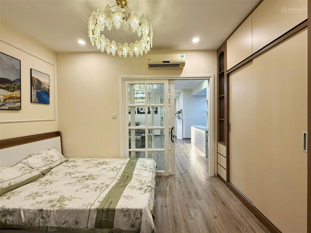 Cần bán gấp căn hộ 2pn chung cư cao cấp vinhomes nguyễn chí thanh, full nội thất nhà sạch đẹp