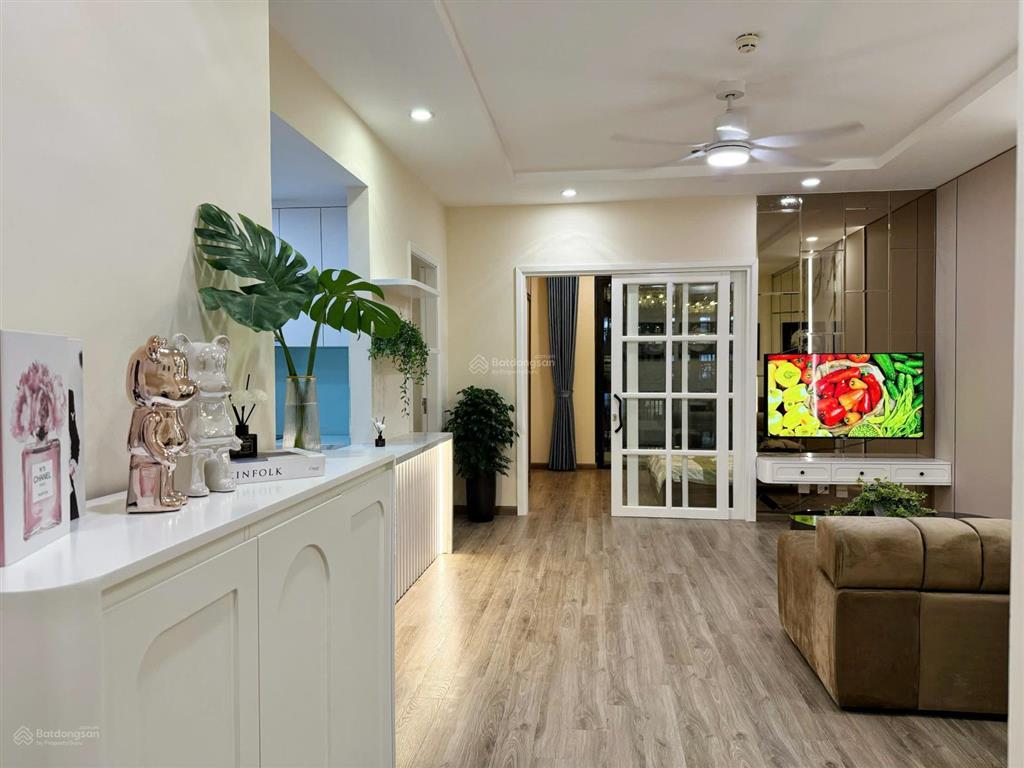 Cần bán gấp căn hộ 2pn chung cư cao cấp vinhomes nguyễn chí thanh, full nội thất nhà sạch đẹp