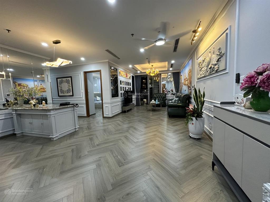 Cắt lỗ 5 tỷ căn hộ 3pn sáng royal city. full nội thất mới, view thành phố siêu đẹp