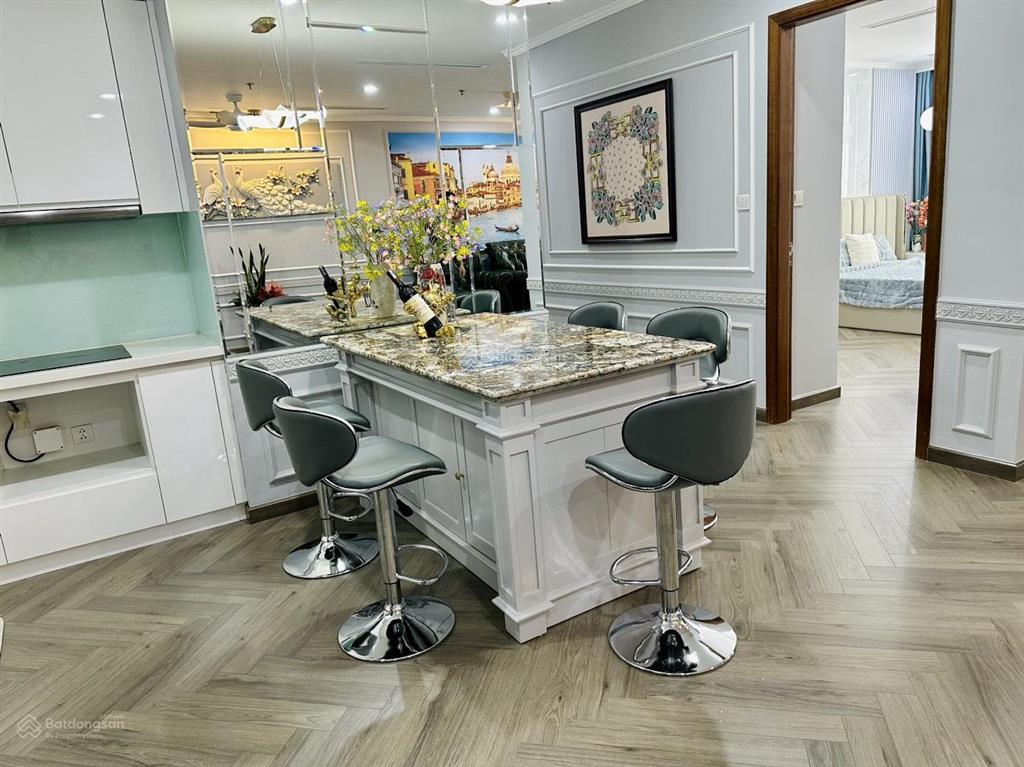 Cắt lỗ 5 tỷ căn hộ 3pn sáng royal city. full nội thất mới, view thành phố siêu đẹp