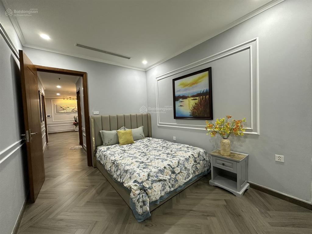 Cắt lỗ 5 tỷ căn hộ 3pn sáng royal city. full nội thất mới, view thành phố siêu đẹp