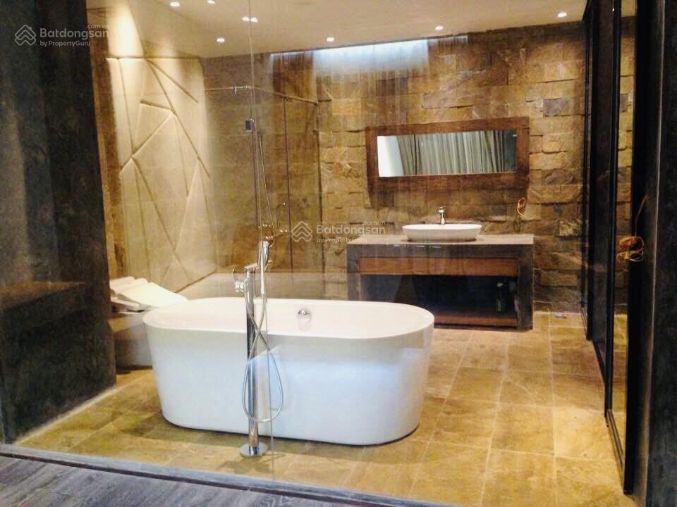 Rẻ hơn thị trường 2 tỷ. căn góc 3 pn view quảng trường royal city full nội thất, chủ rất cần bán